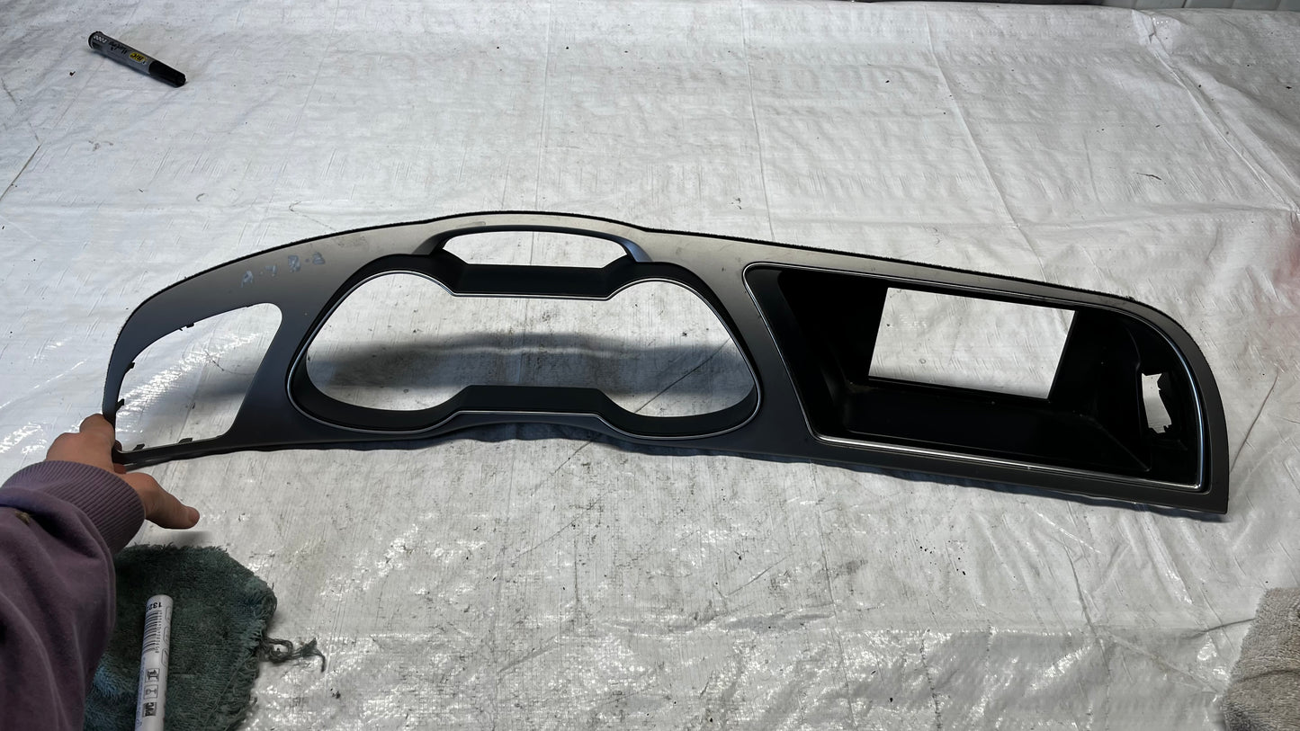 Audi A4 B8 интериорна лайстна