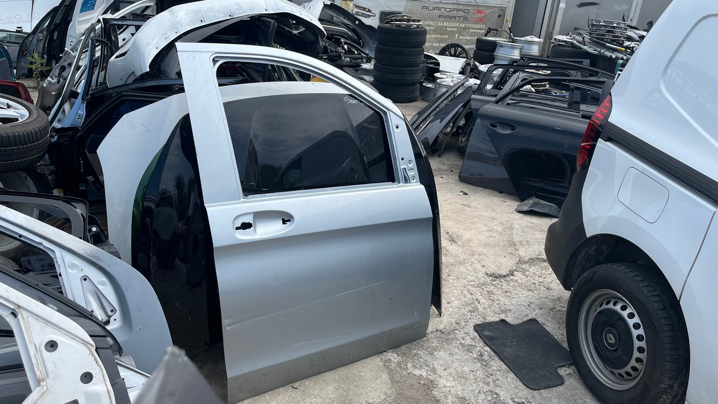 Предна дясна врата Mercedes Vito W447