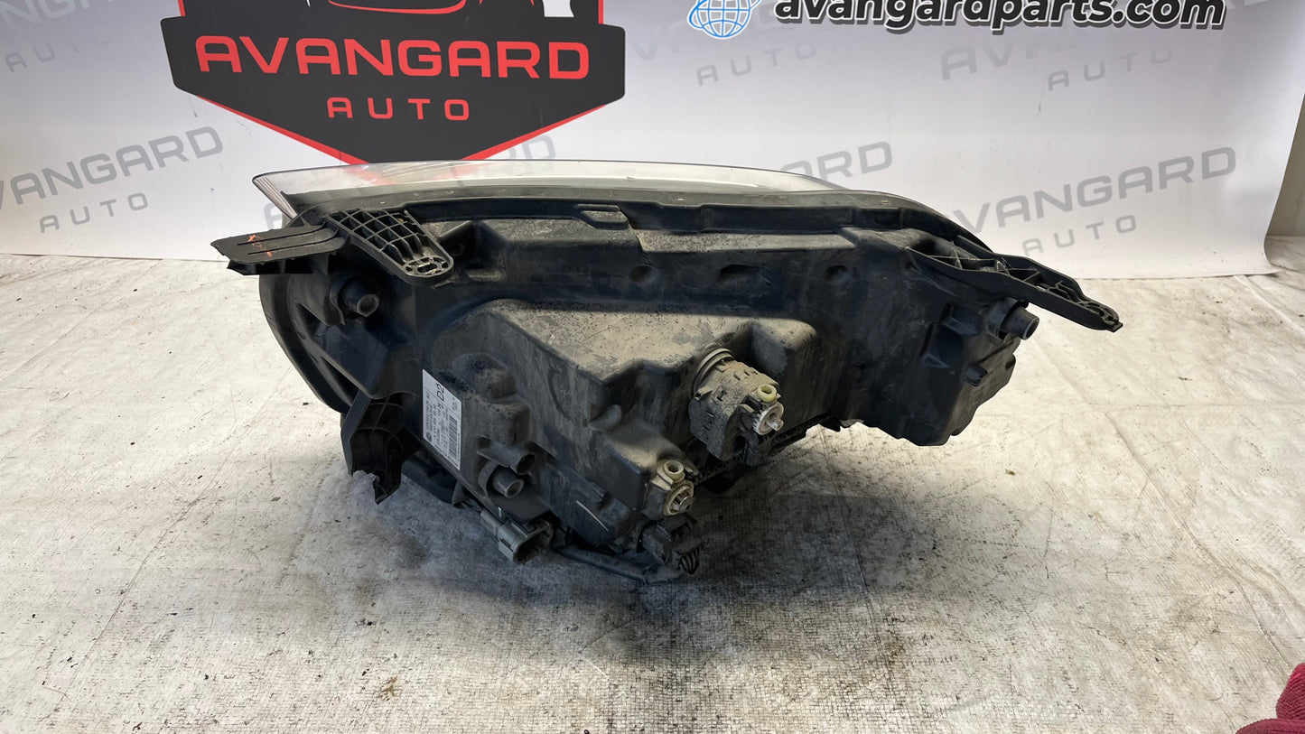 Mercedes X W470 десен фар