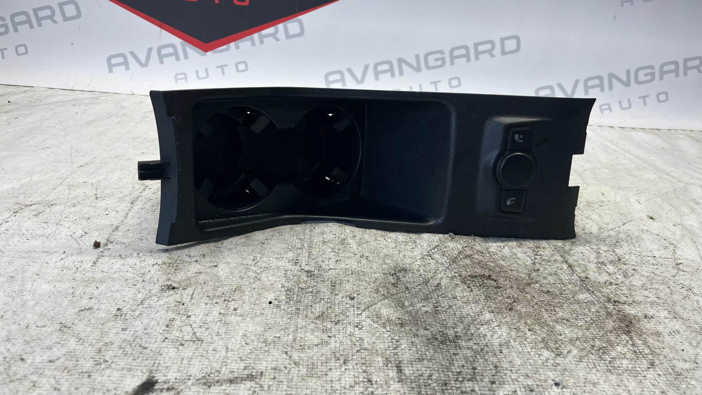 Chevrolet Captiva 06- централна конзола с къпхолдъри