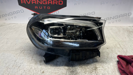 Mercedes X W470 десен фар