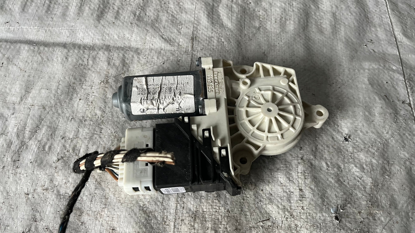 Volkswagen Passat B6 моторче стъкло стъклоповдигач заден ляв