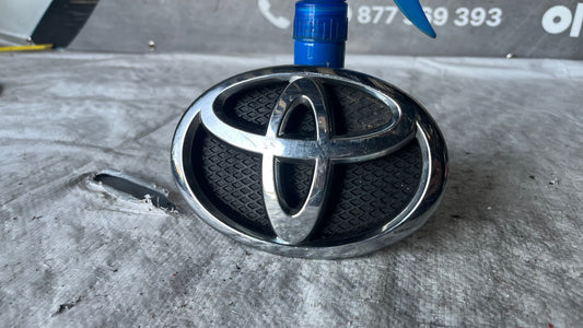 Toyota Yaris 2 емблема