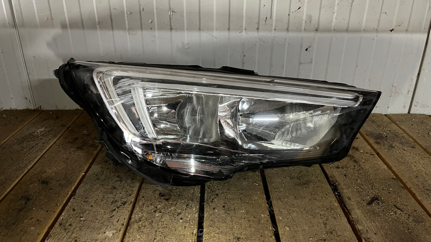 Десен фар Opel Crossland