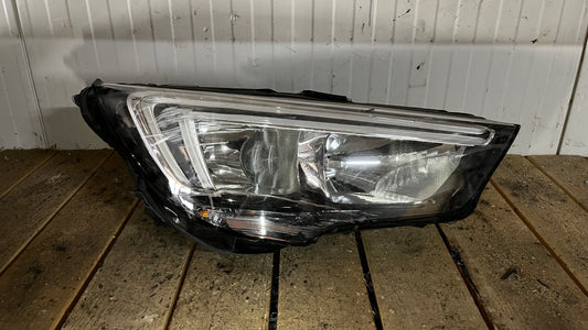 Десен фар Opel Crossland