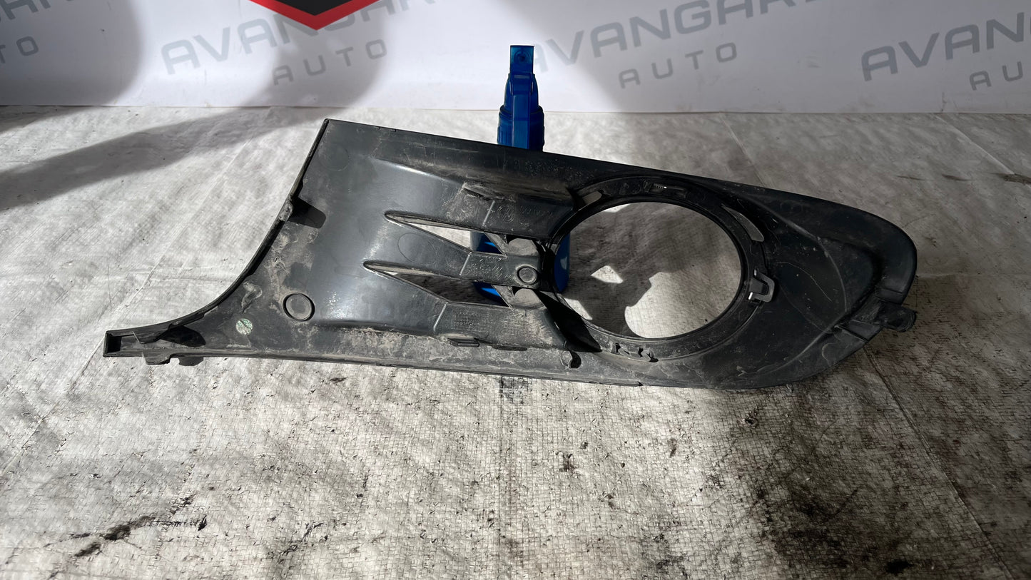 Volkswagen Golf 6 дясна решетка за халоген