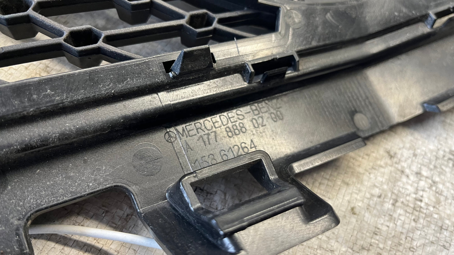 Mercedes A W177 решетка