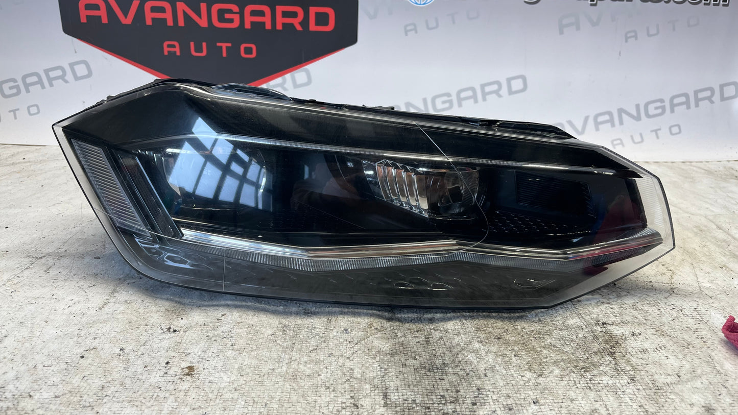 Volkswagen Polo 17- десен фар