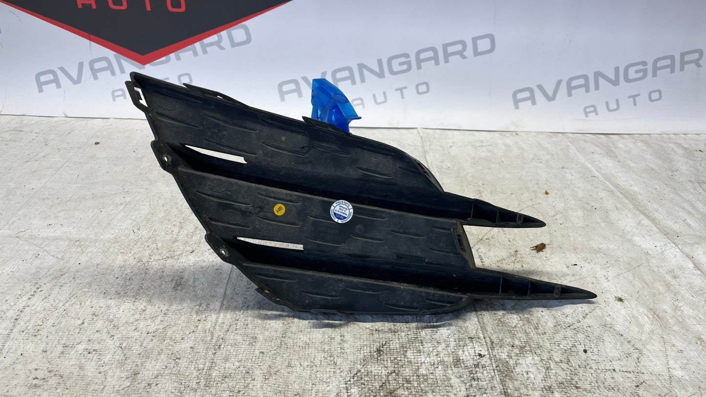 Mercedes A W177 решетка за десен халоген