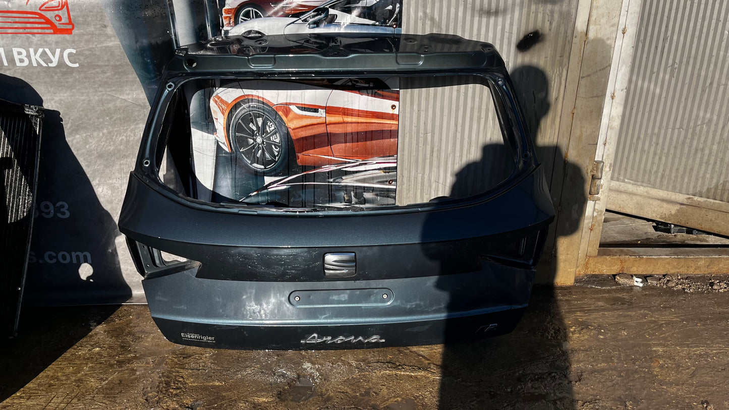 Seat Arona 16- багажна врата