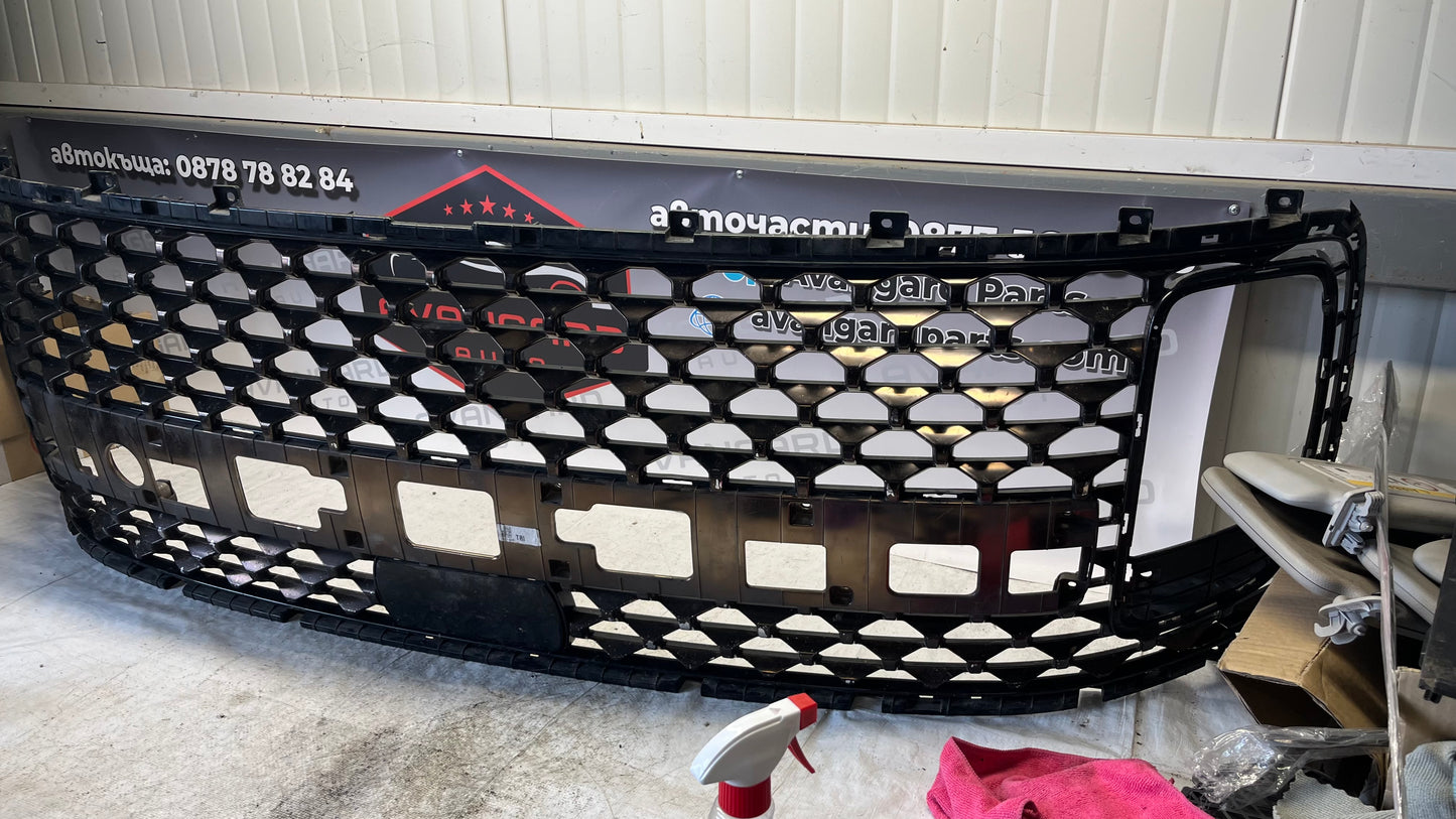 Hyundai Staria решетка