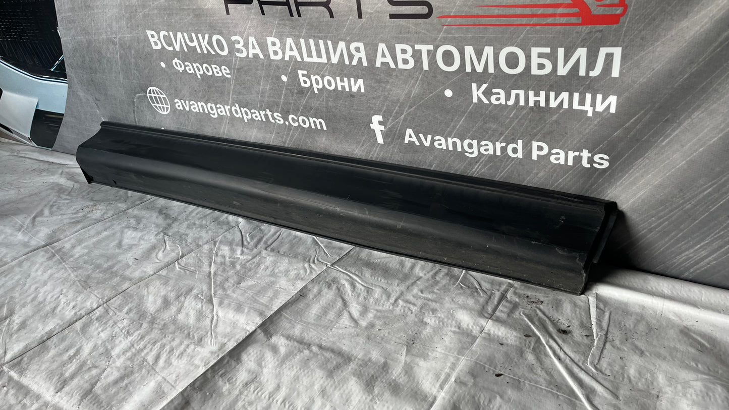 Декорстивна лайстна на предна дясна врата Mazda CX5.