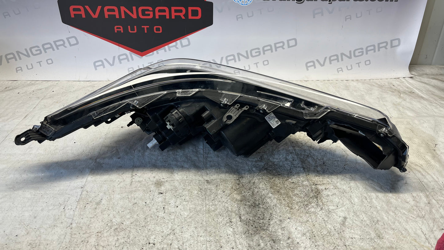 Toyota Corolla E210 ляв фар