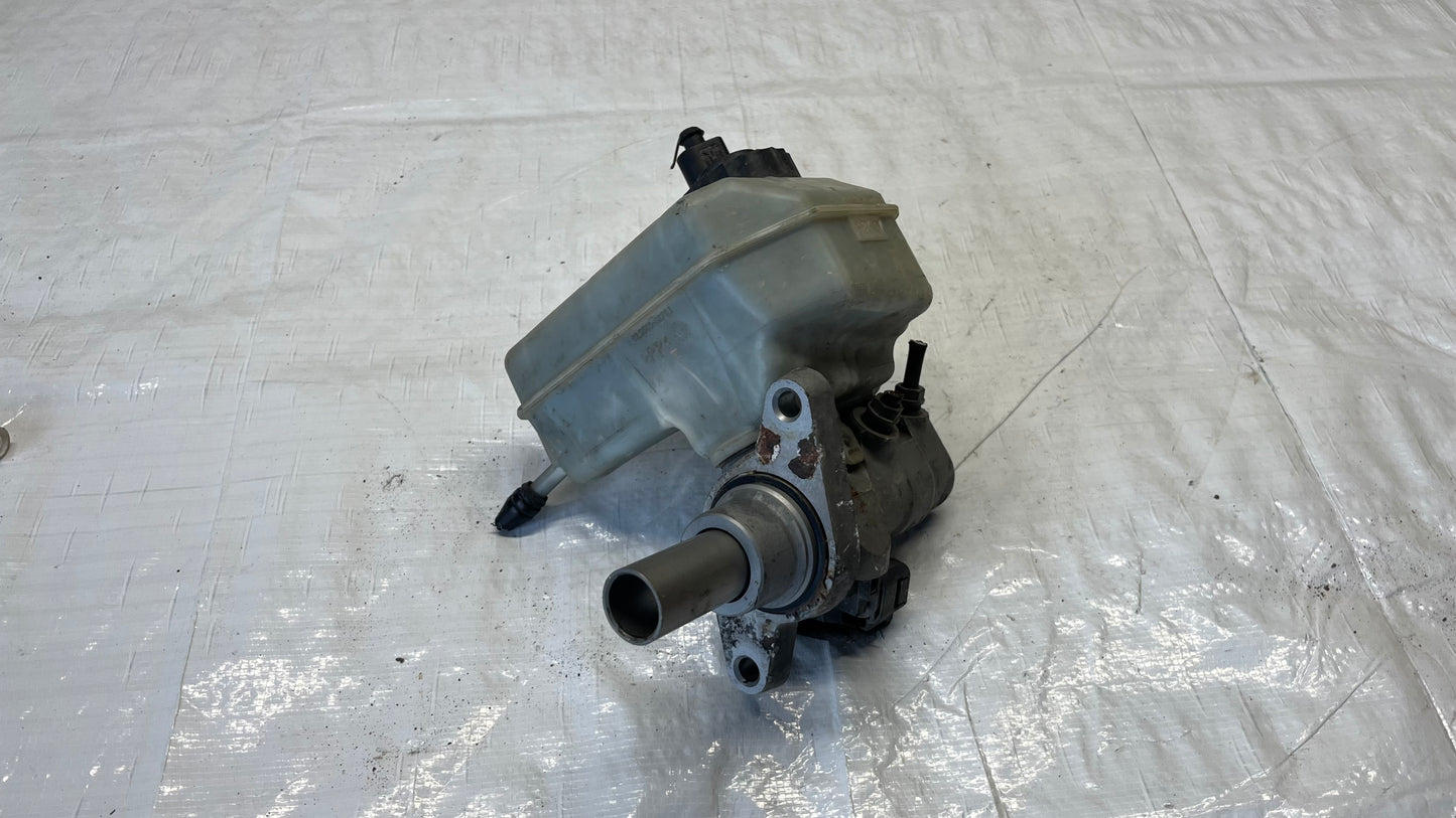 Volkswagen Passat спирачна помпа