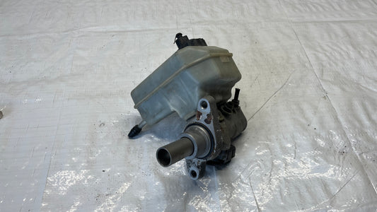 Volkswagen Passat спирачна помпа