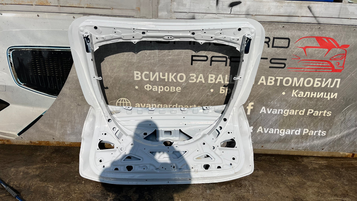 Багажна врата Volvo XC40 2018-2022