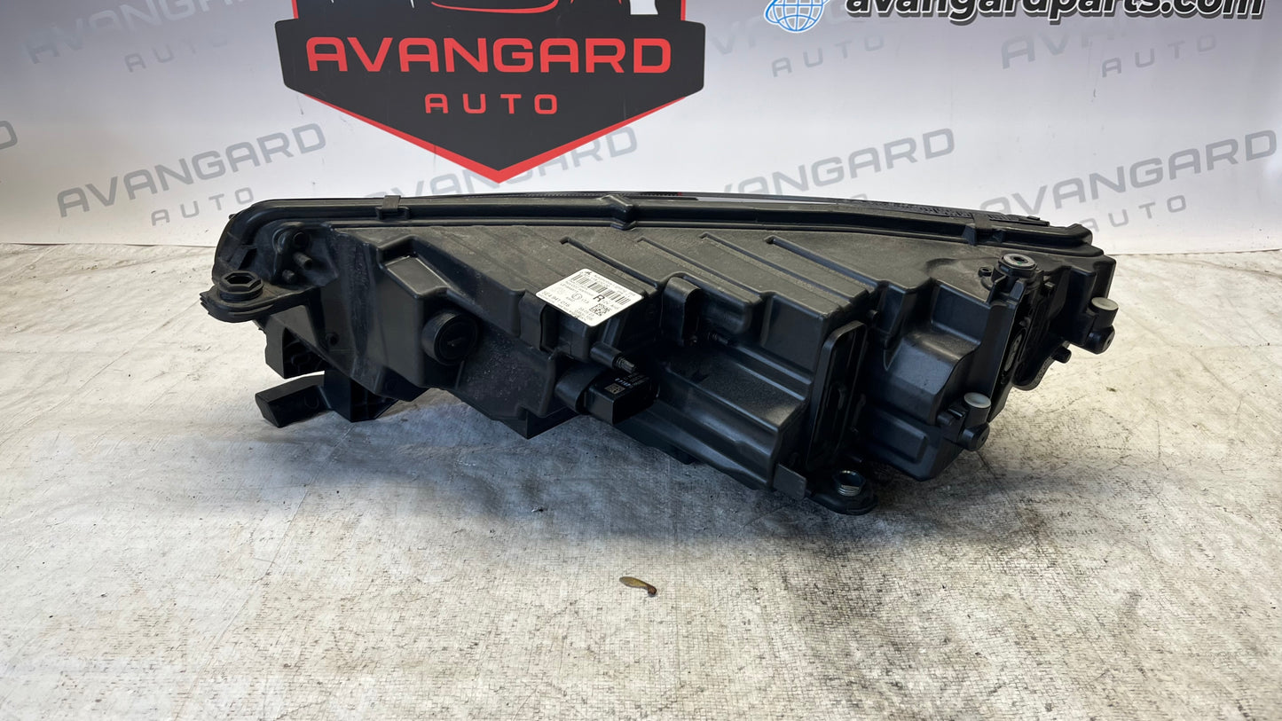 Skoda Octavia 4 17- десен фар