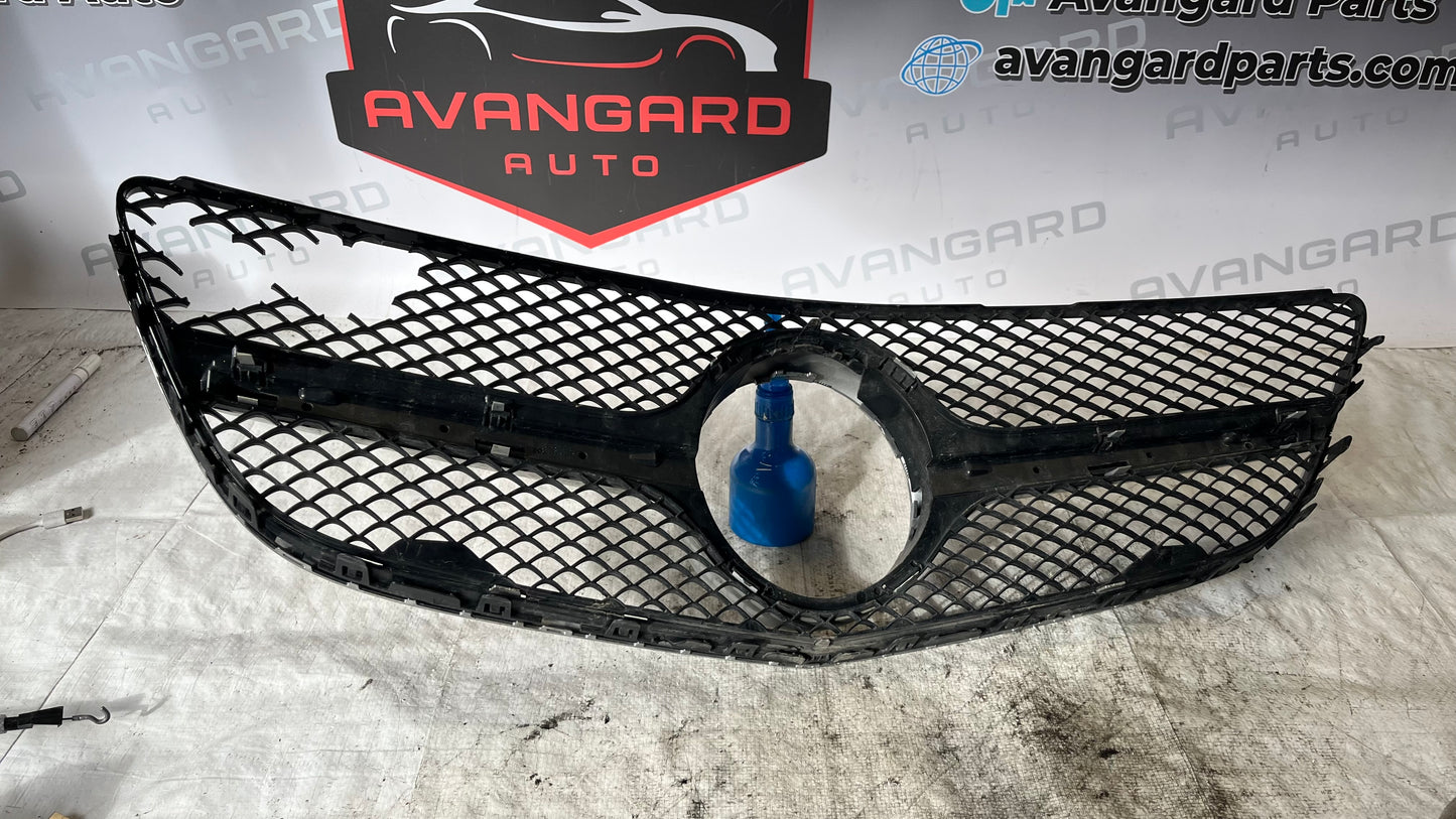 Mercedes E W207 предна решетка