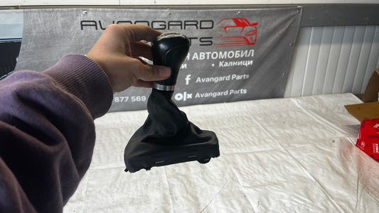 Audi A4 B6 скоростен лост