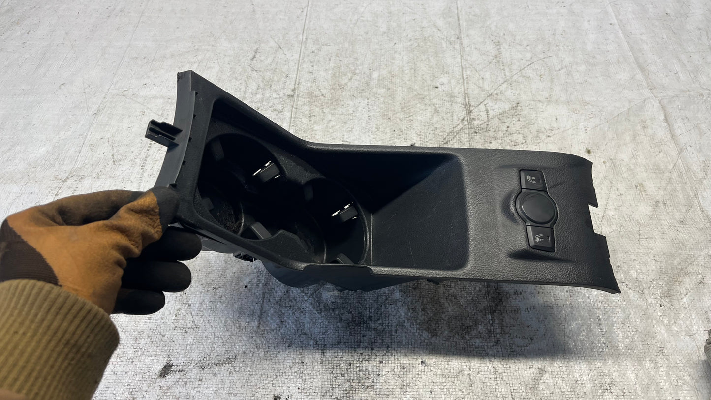 Chevrolet Captiva 06- централна конзола с къпхолдъри