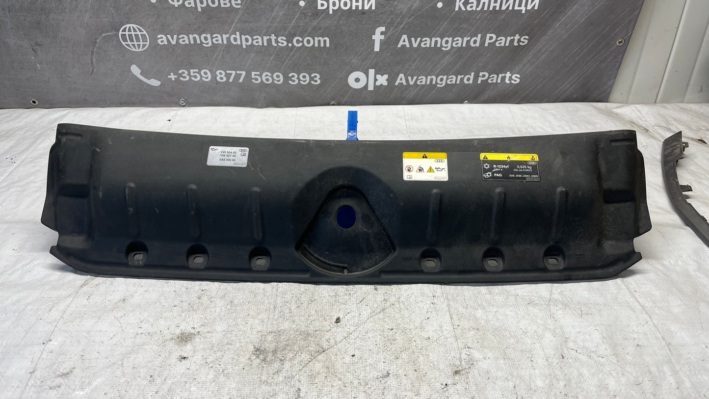 Audi A4 B9 пластмаса под преден капак