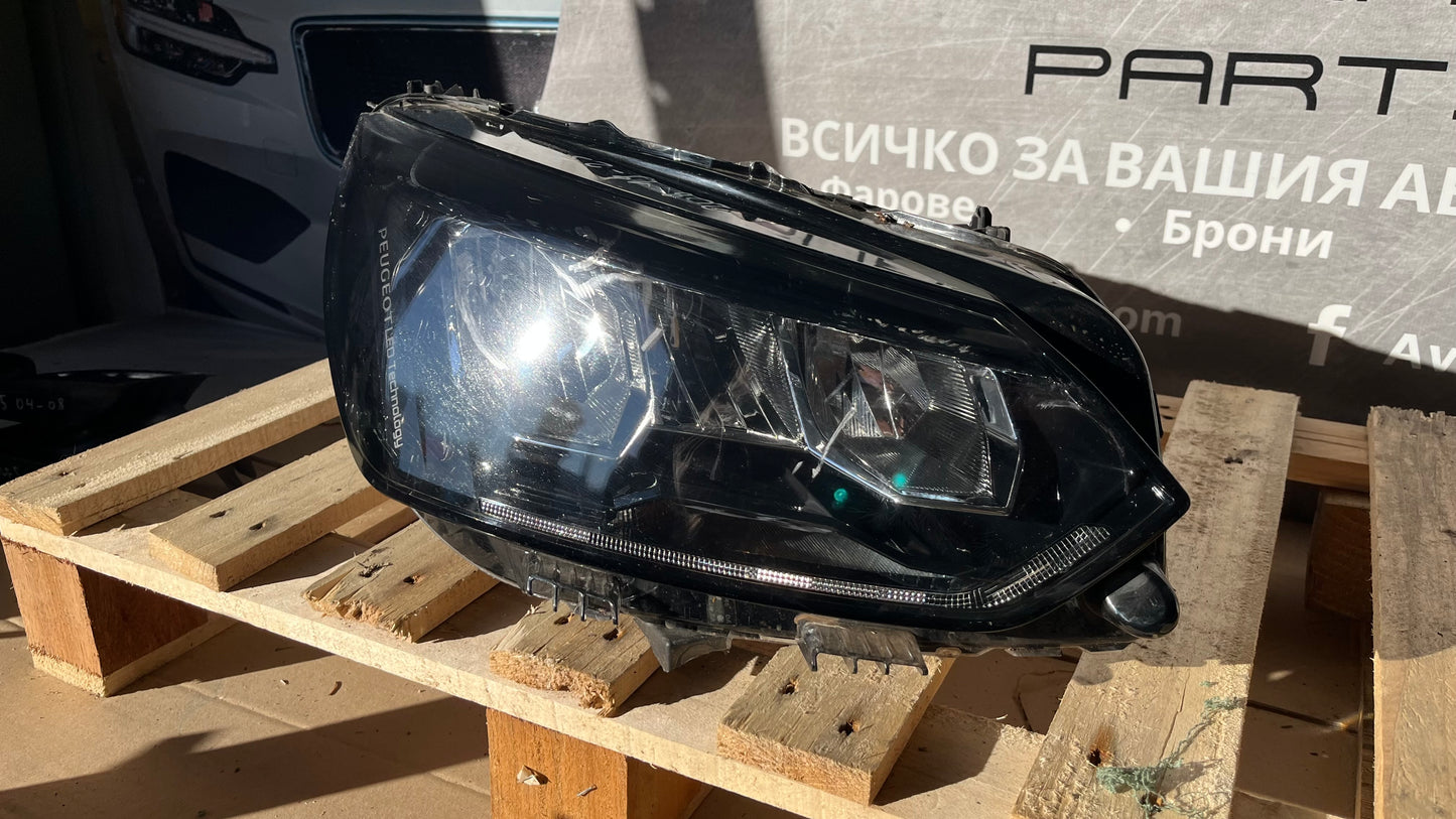 Десен фар Peugeot 208 2 2019-