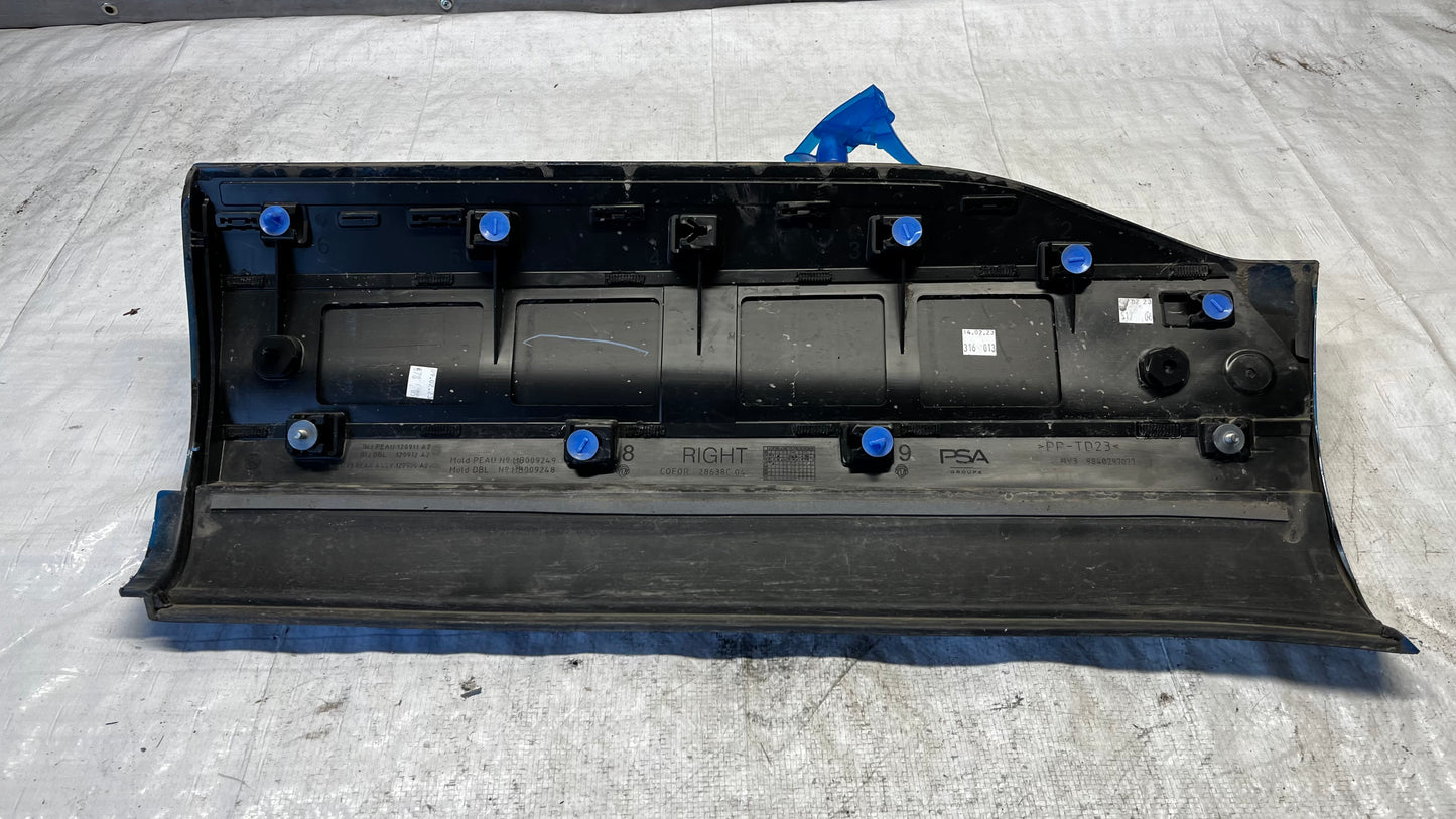 Opel Grandland 2023 декорстивна лайстна задна дясна врата