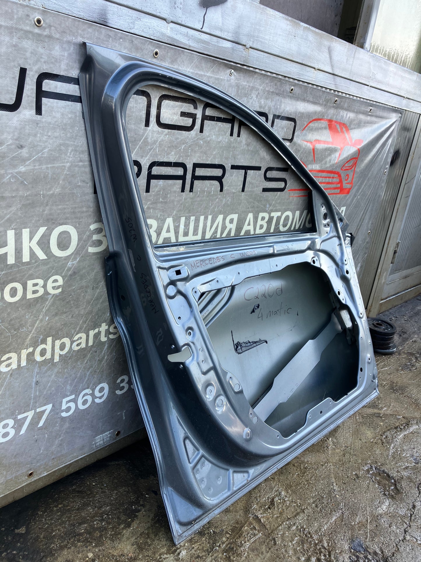 Предна лява врата за Mercedes-Benz C-class W205
