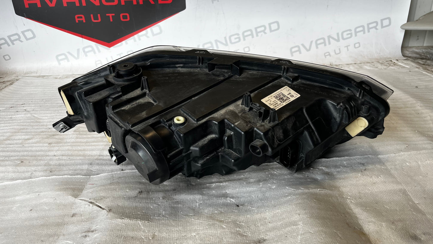 Volkswagen Polo 2G ляв фар