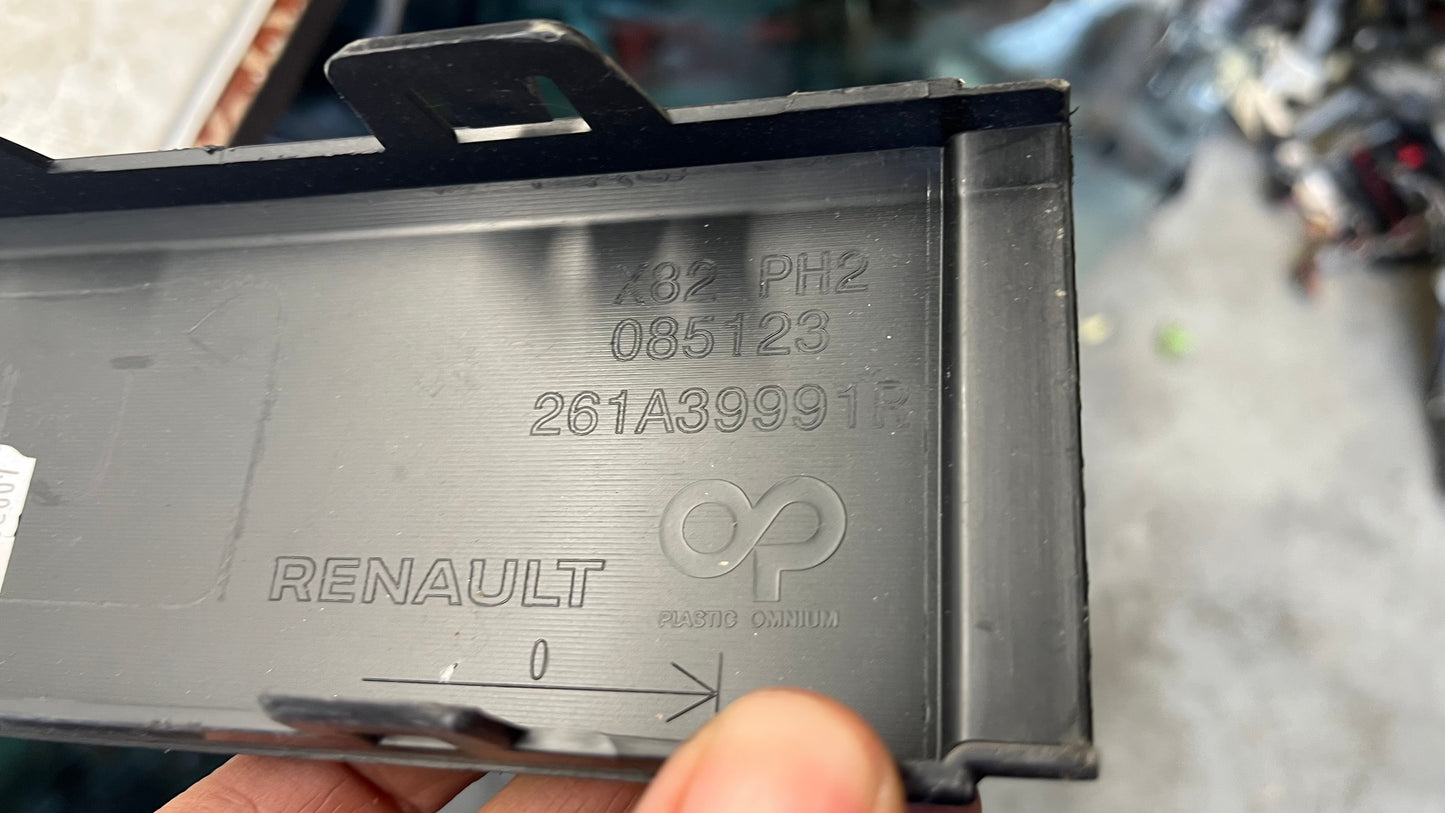 Renault Traffic 4 дясна лайстна предна броня