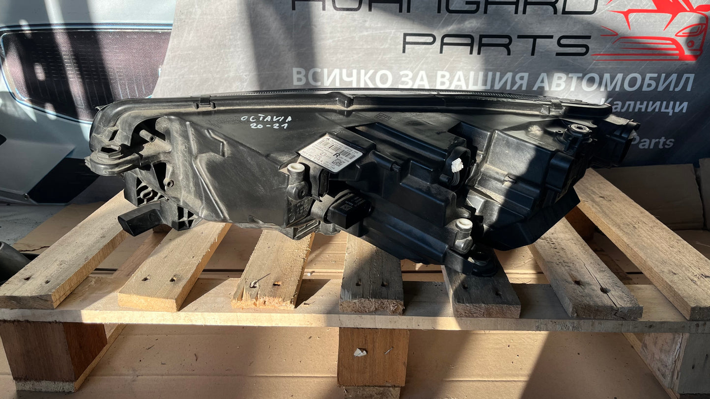 Десен фар Skoda Octavia 2022-
