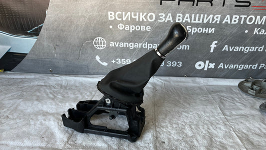 Скоростен лост с маншон и топка Toyota Yaris 1