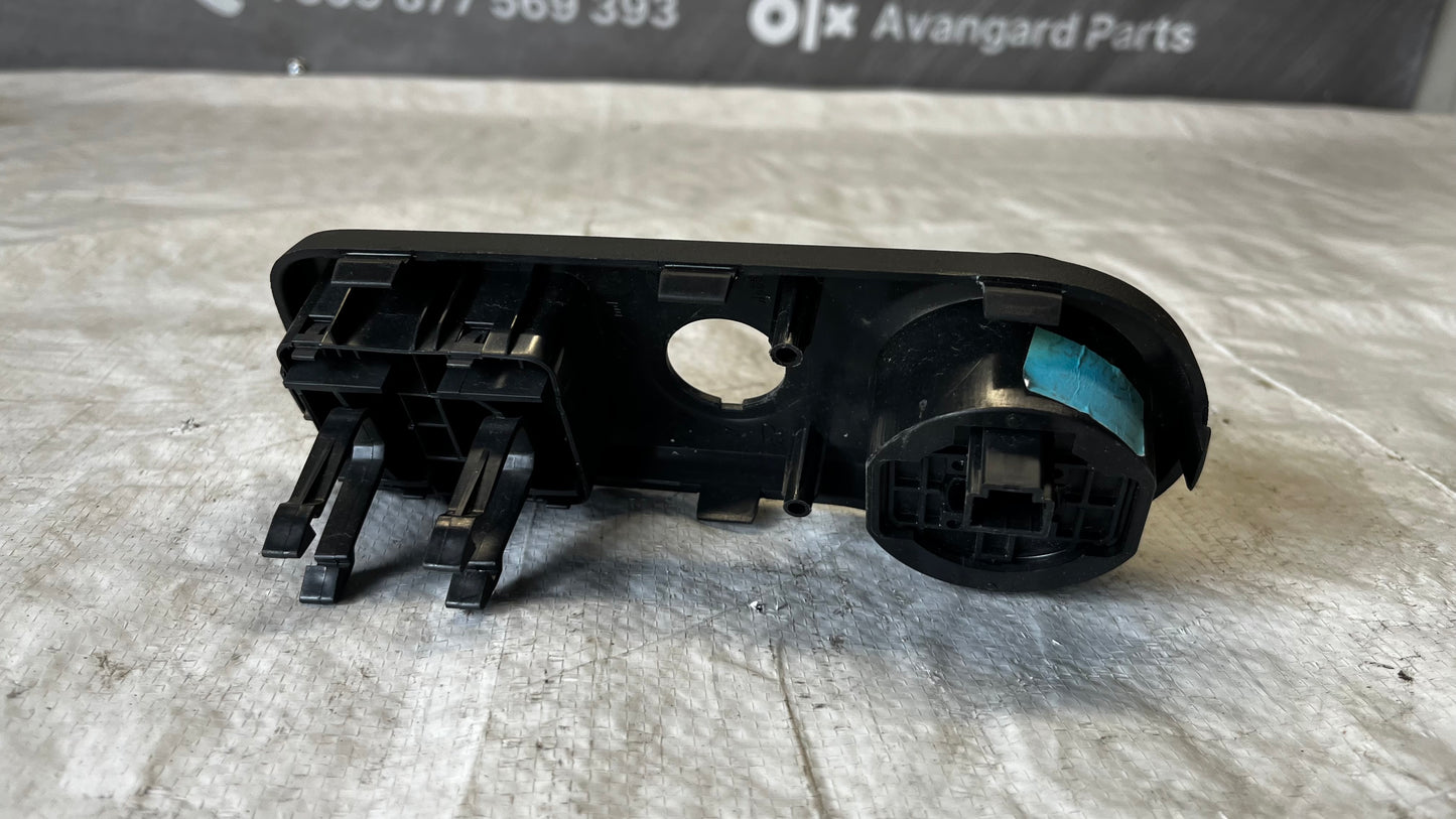 Dacia Duster 10- лайстна с бутон