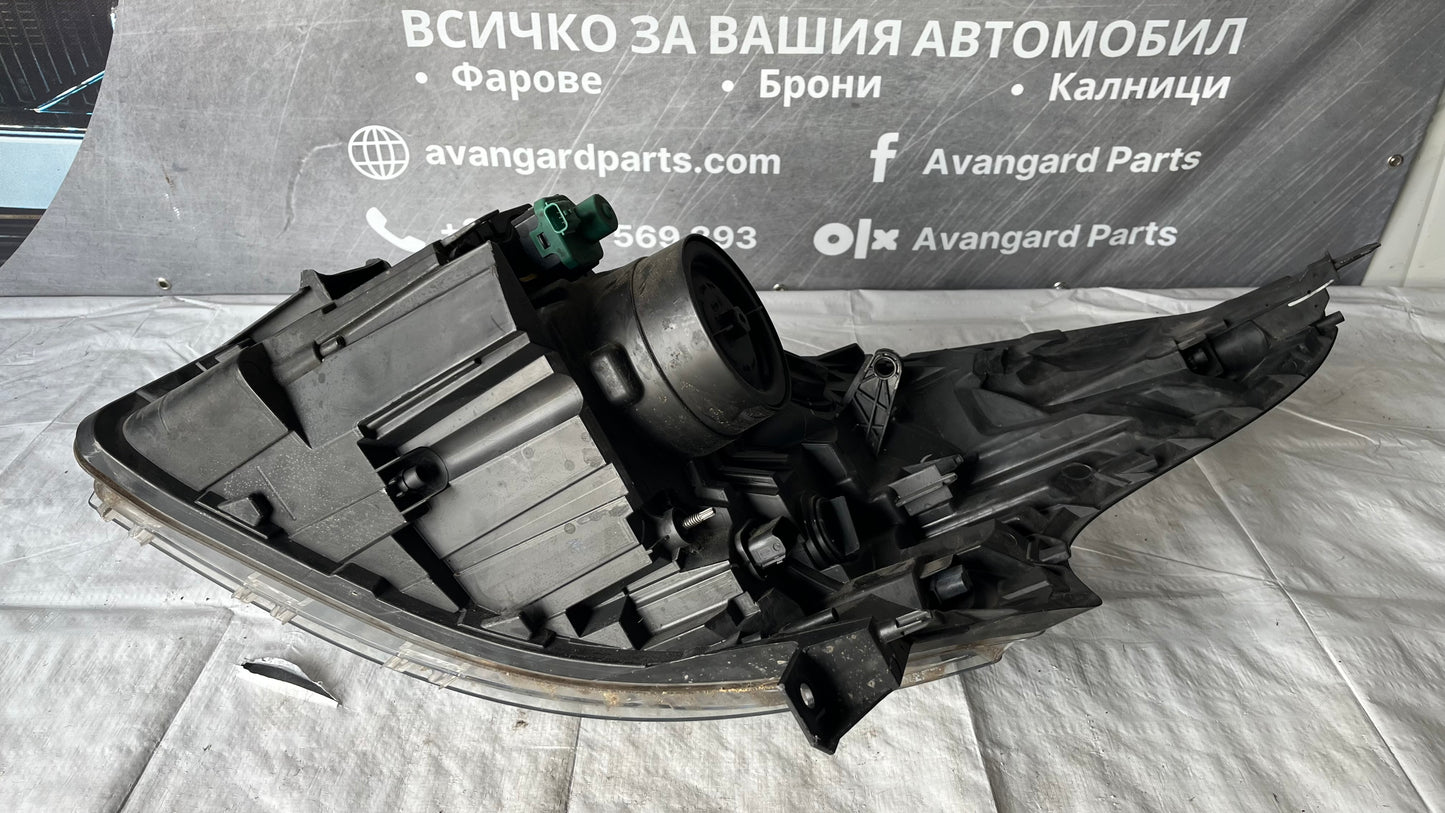 Десен фар Opel Vivaro 2014-