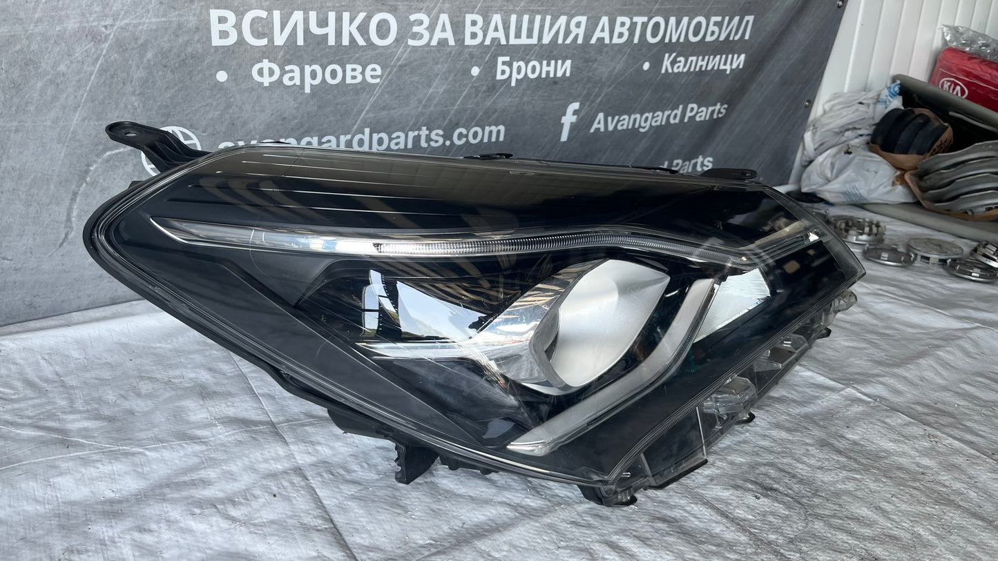 Десен фар Toyota Yaris 2017-