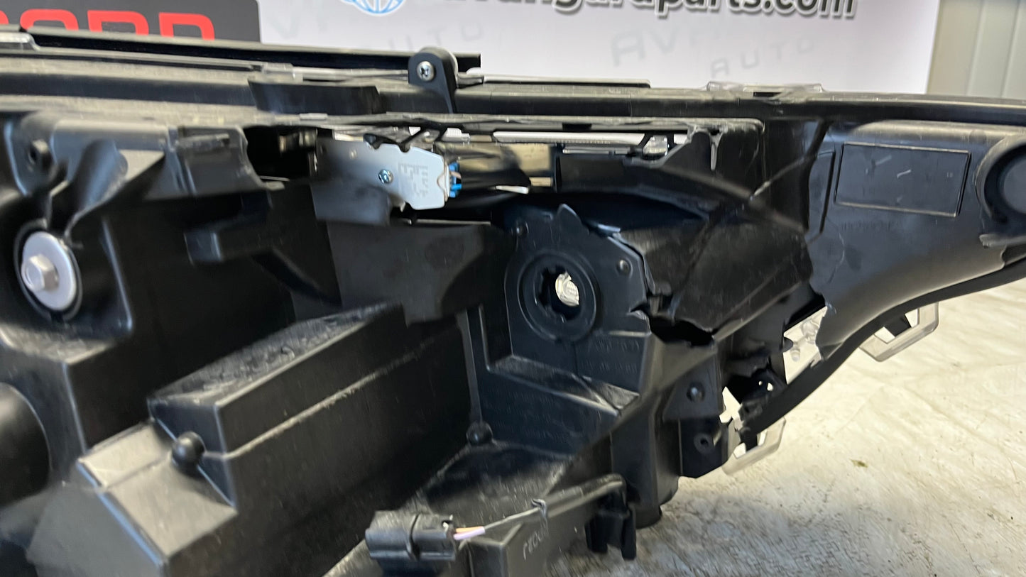 Toyota RAV4 5 22- десен фар