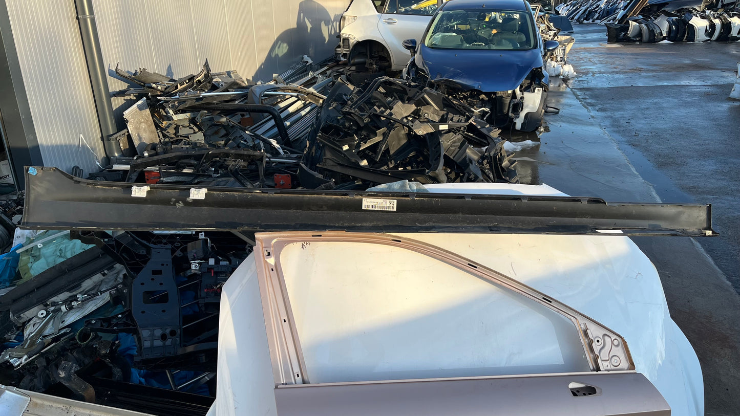 BMW 3 G20/G21 праг ляв