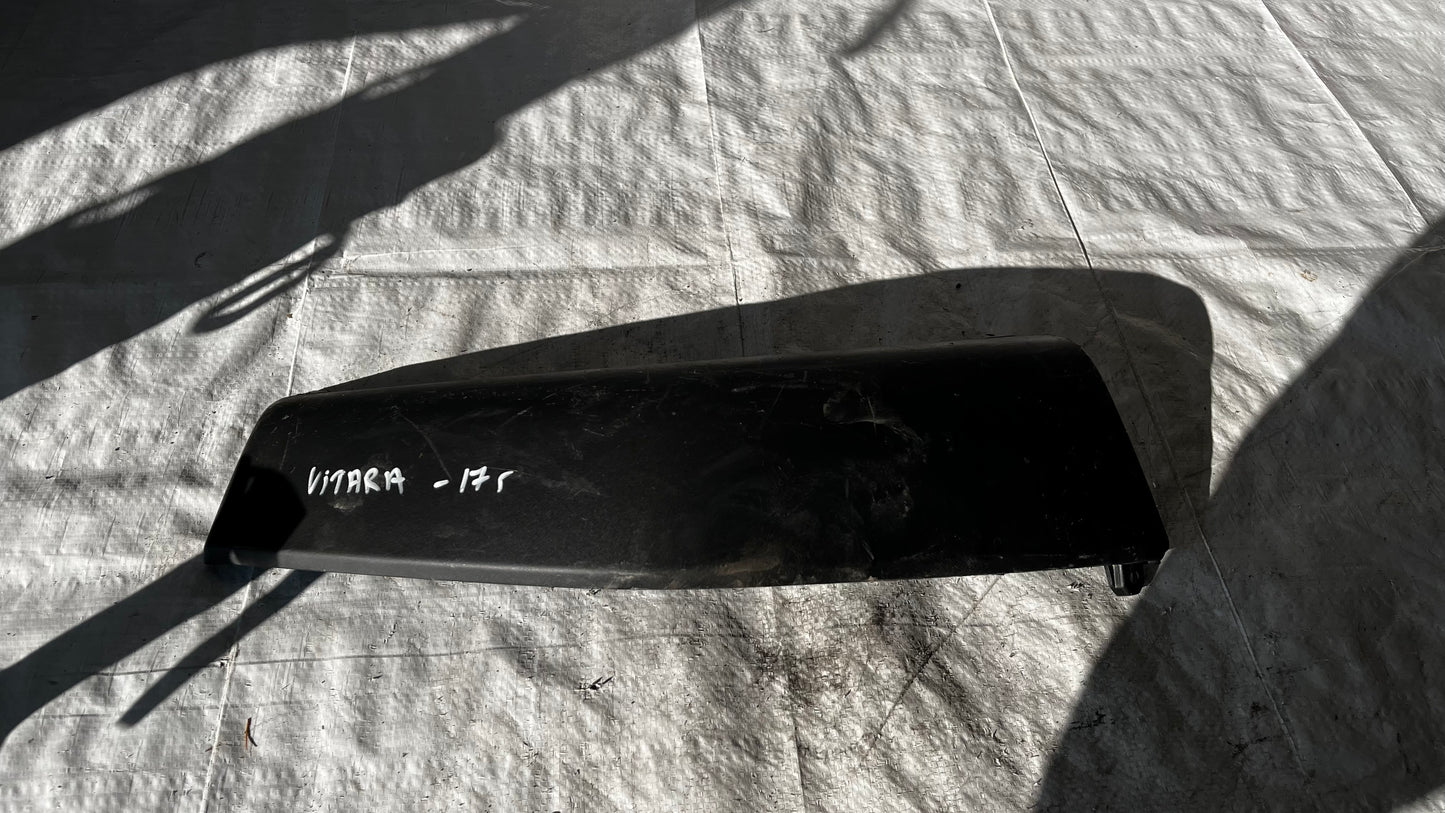 Suzuki Vitara 2024 ляв ъгъл на преден лип