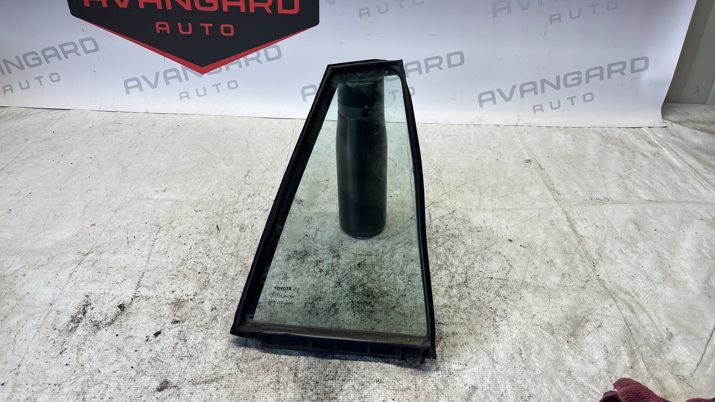 Toyota Verso стъкло задна дясна