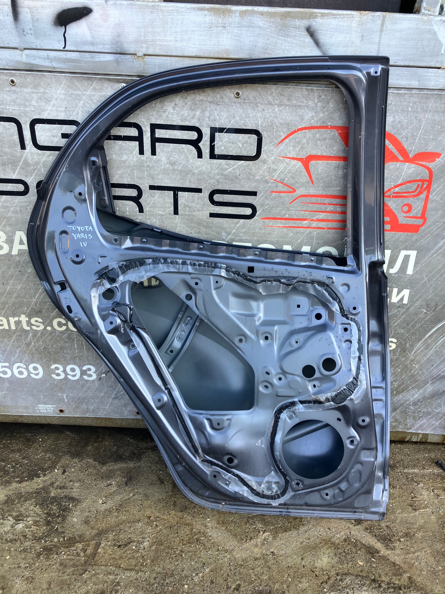 Задна лява врата за Toyota Yaris 4