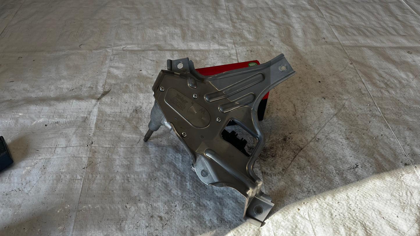 Toyota Yaris 18- моторче задни чистачки