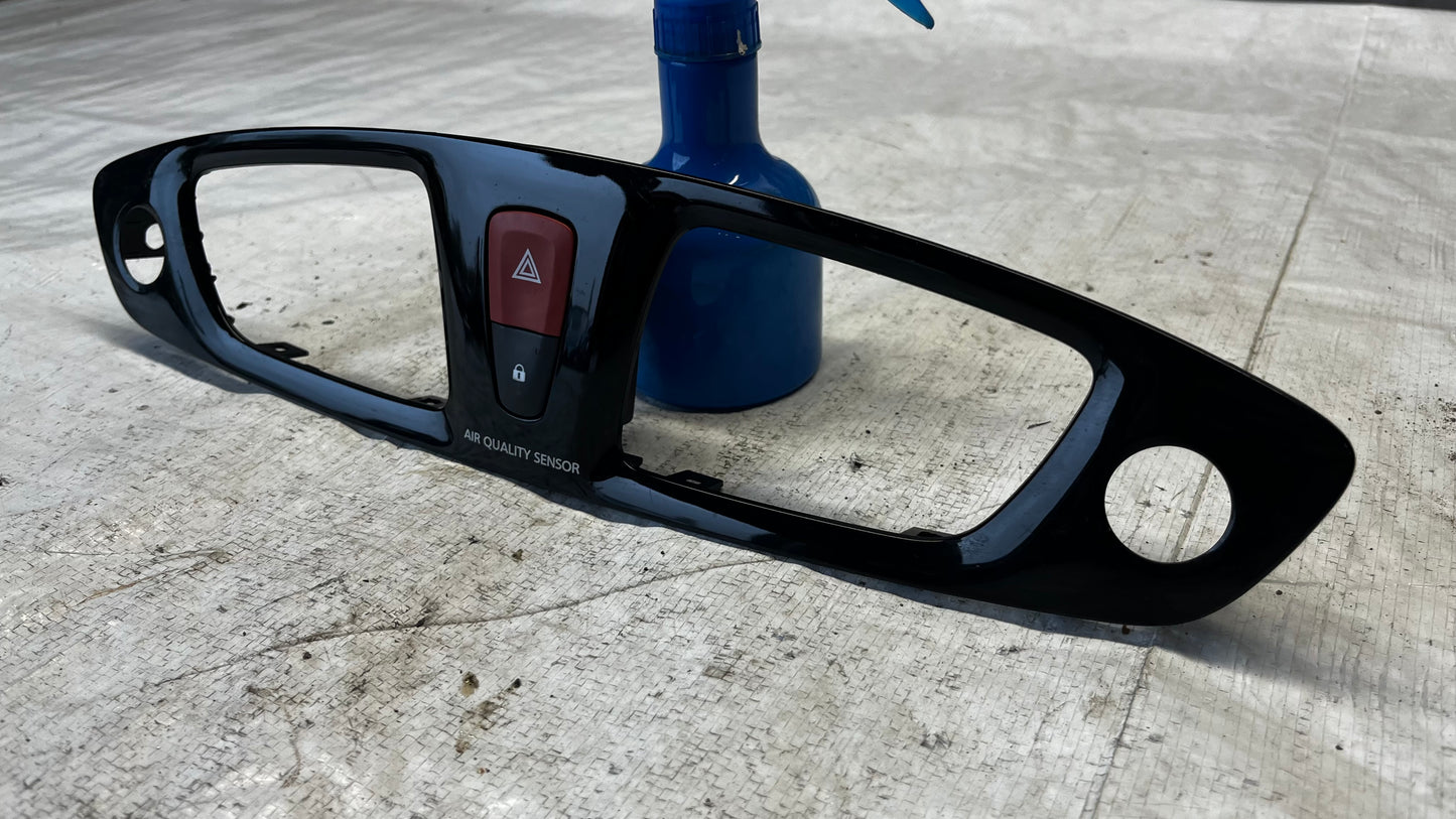 Renault Scenic 11- централна интериорна лайстна