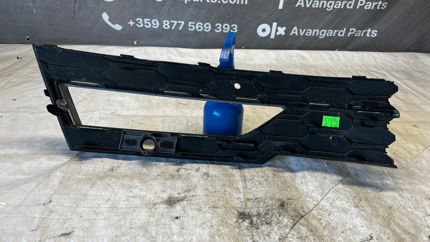 Skoda Octavia 4 лява решетка за халоген