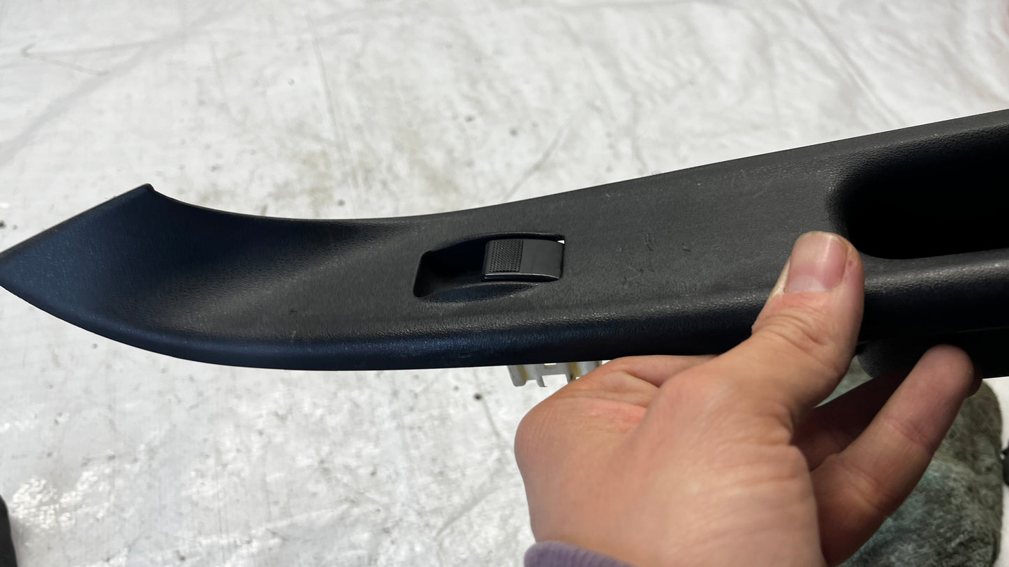 Mazda 6 лайстна с бутон