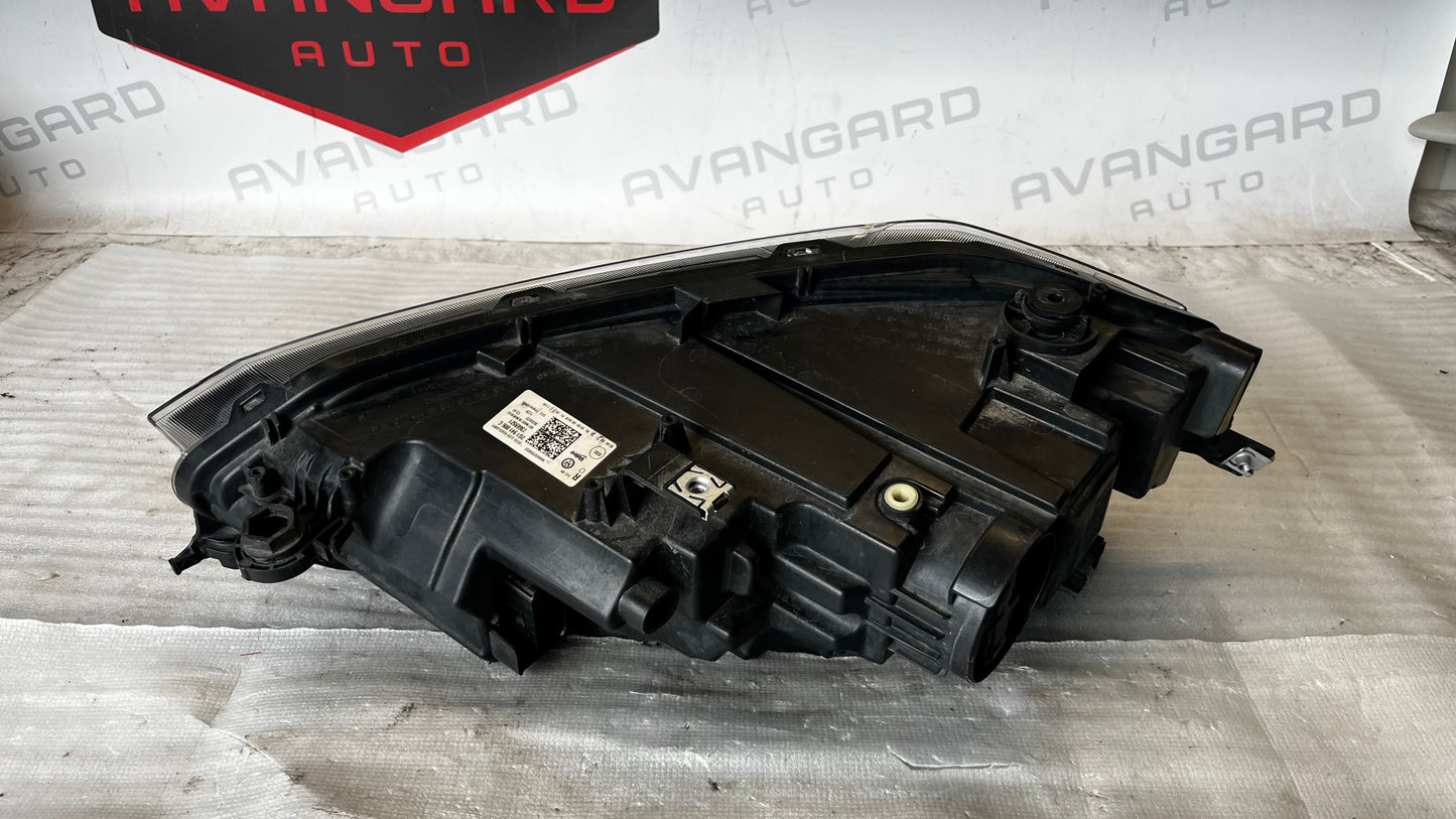 Volkswagen Polo 2G десен фар