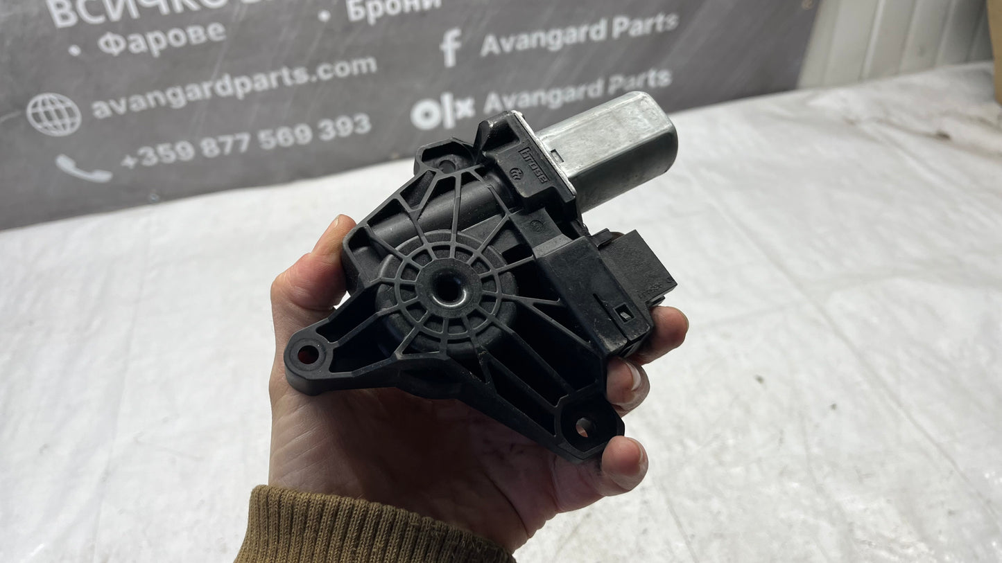 Volvo V40 2015- моторче за задно дясно стъкло