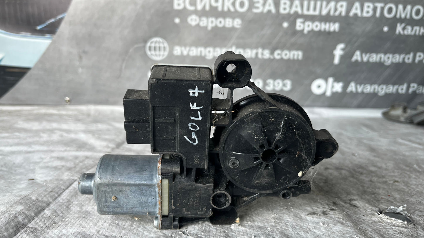 Volkswagen Golf 7 моторче задно дясно стъкло