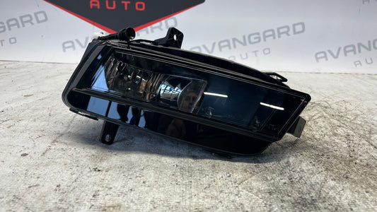 Volkswagen Golf 7 десен халоген