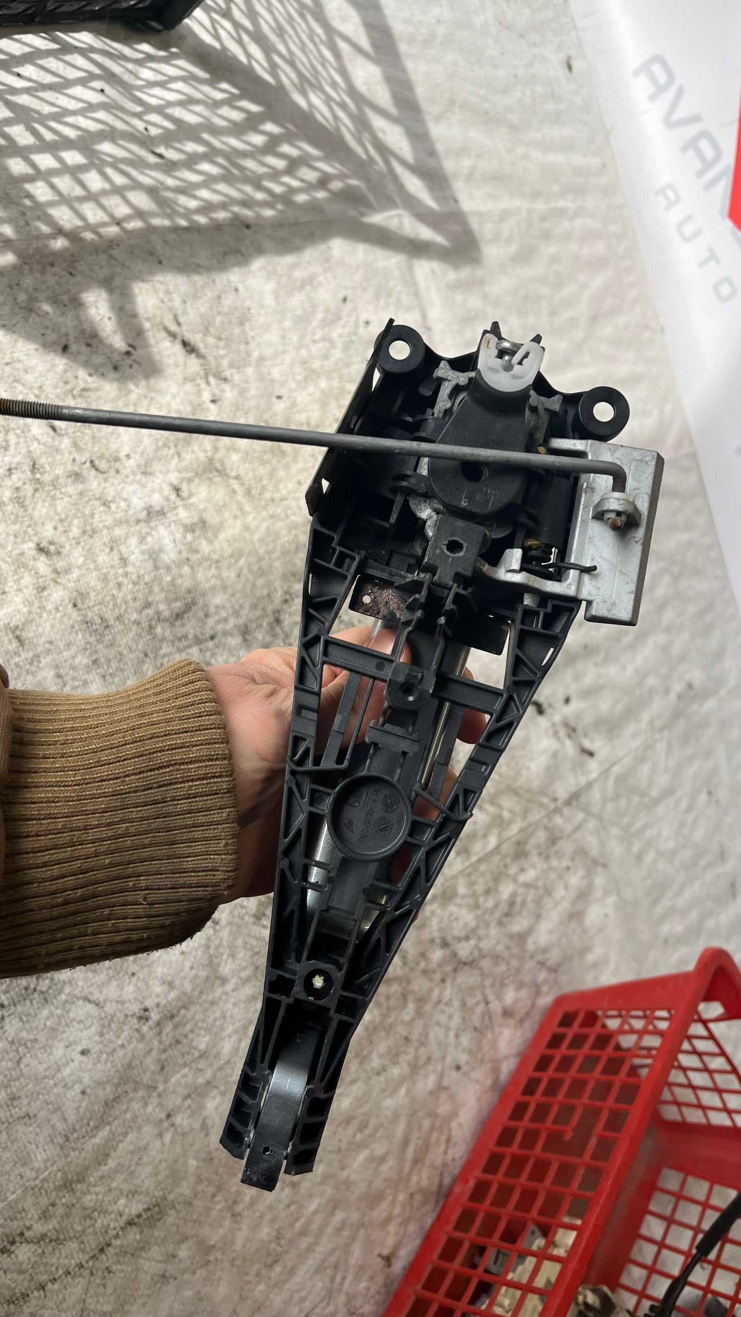 Opel Astra J дръжка предна лява