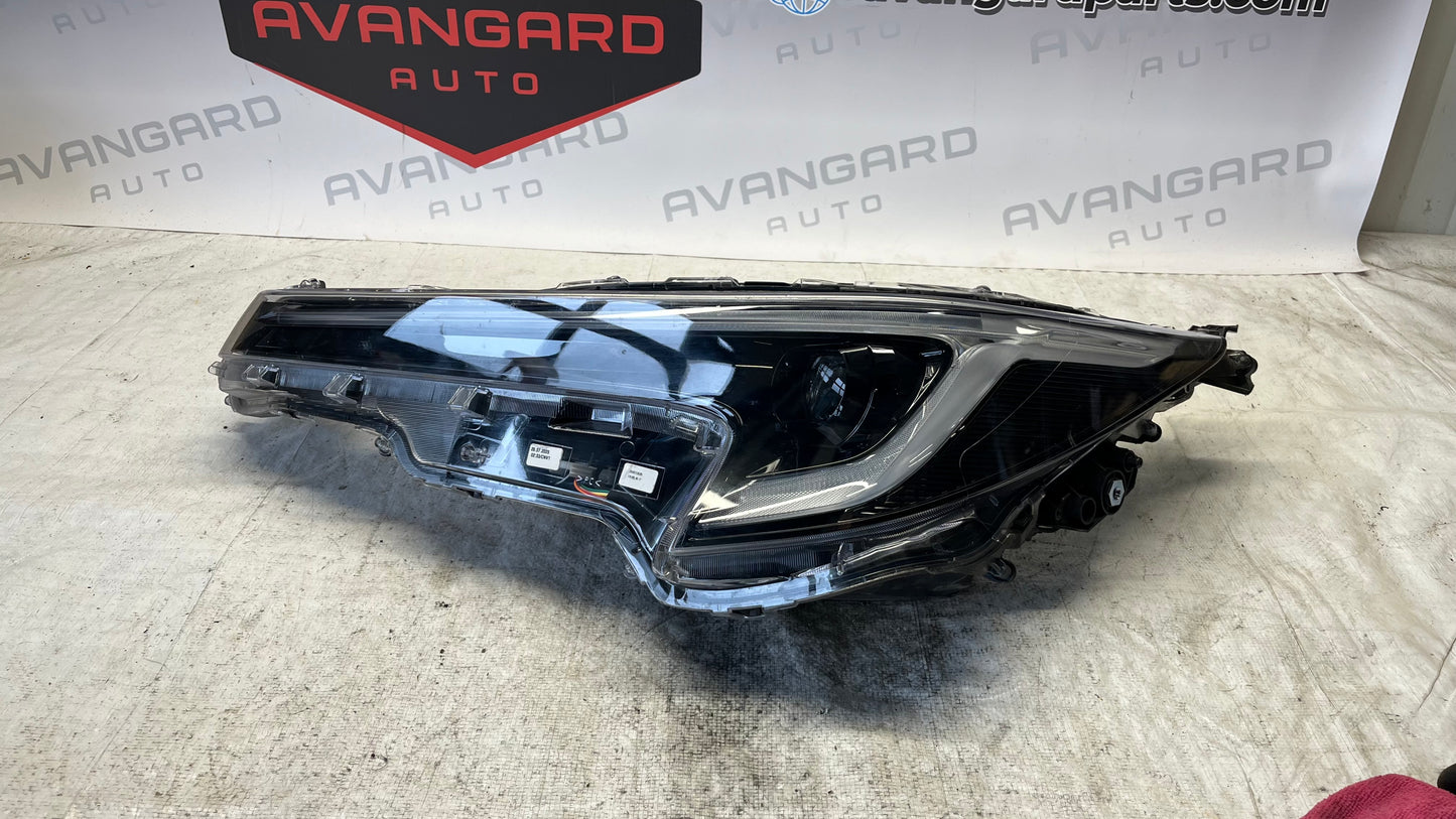 Toyota Corolla E210 ляв фар